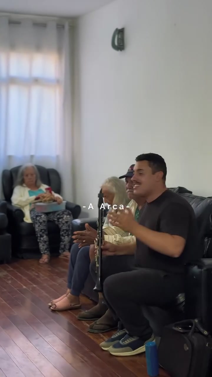 Convivência dos residentes na sala da casa
